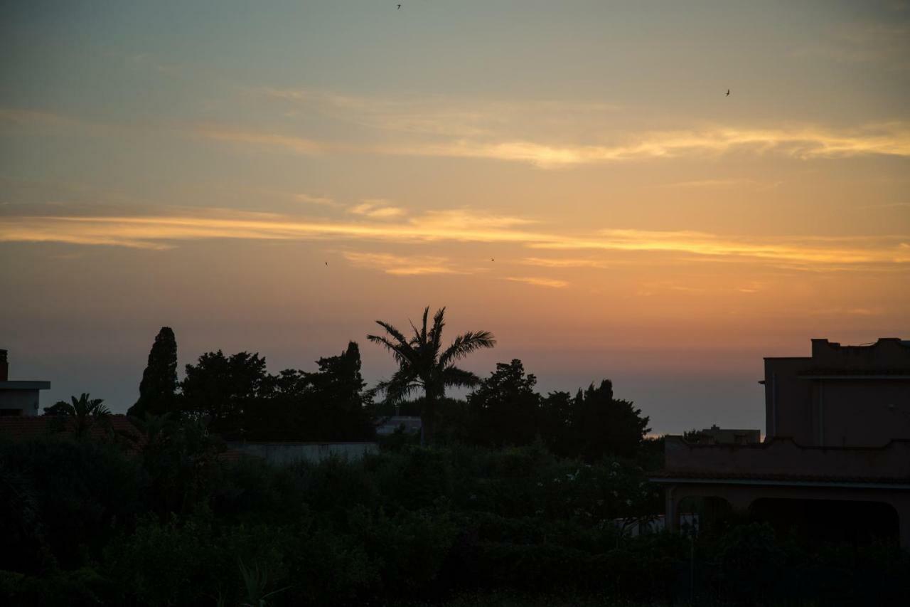 Tra Le Braccia Di Morfeo Bed & Breakfast Terrasini Bagian luar foto