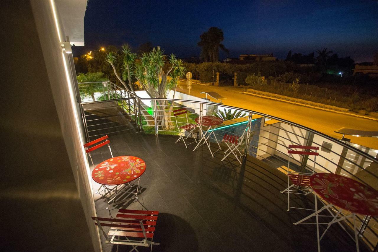 Tra Le Braccia Di Morfeo Bed & Breakfast Terrasini Bagian luar foto