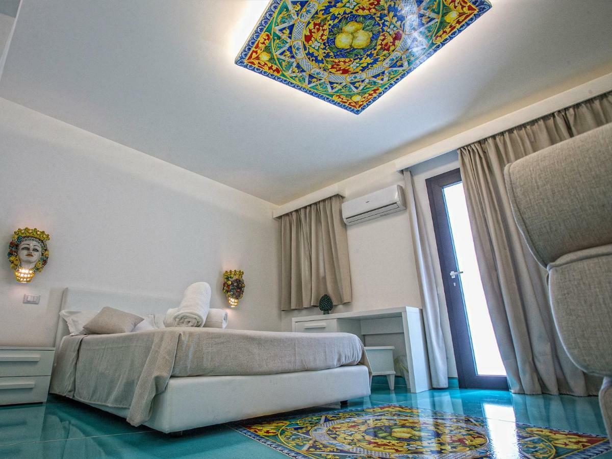 Tra Le Braccia Di Morfeo Bed & Breakfast Terrasini Bagian luar foto